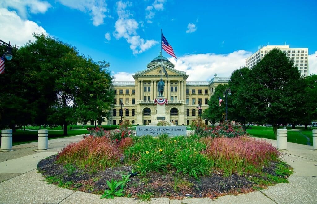 lukas county, courthouse, toledo-1937446.jpg