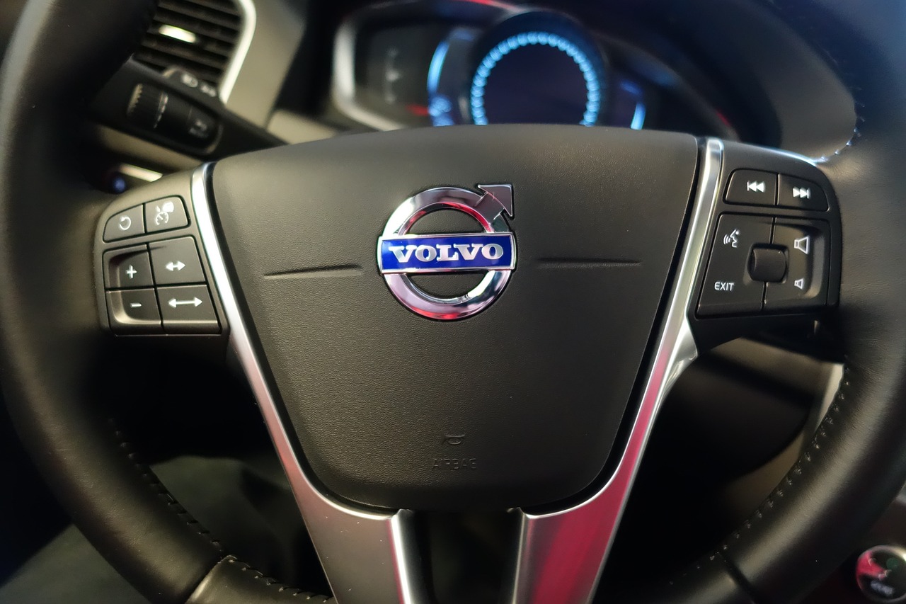 volvosteeringwheelcar695419 | 1 Rated Nationwide LoJack Dealer volvo steering wheel car 695419jpg