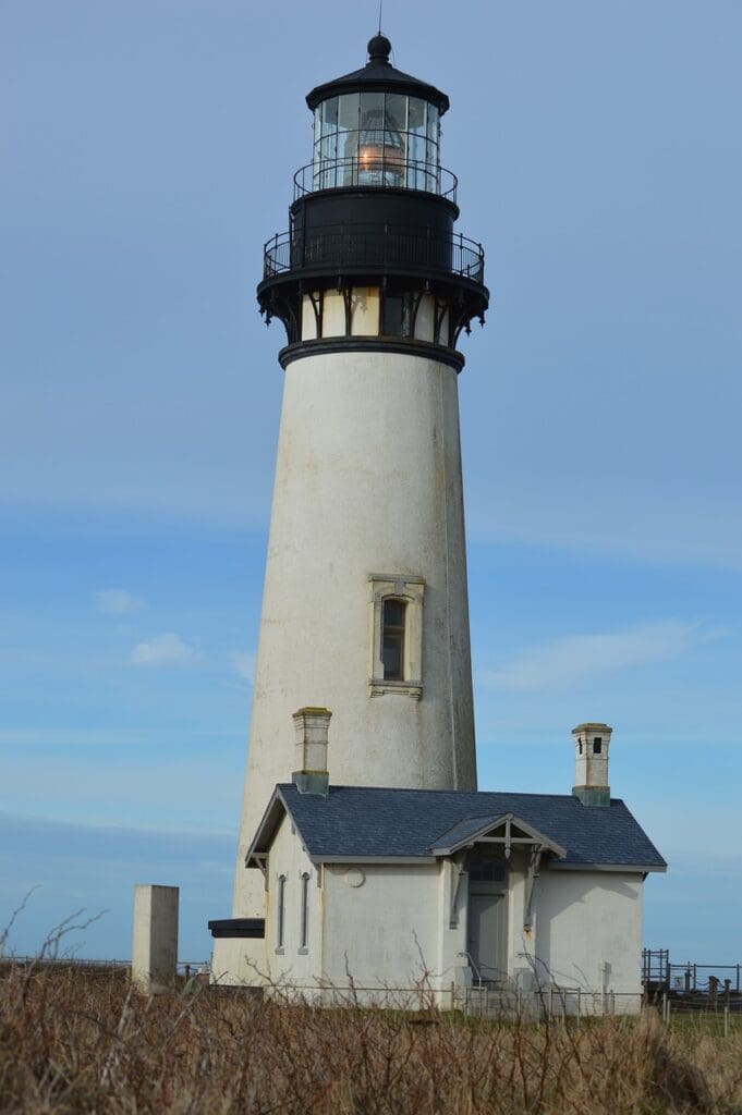 lighthouse yaquina oregon 4369143jpg