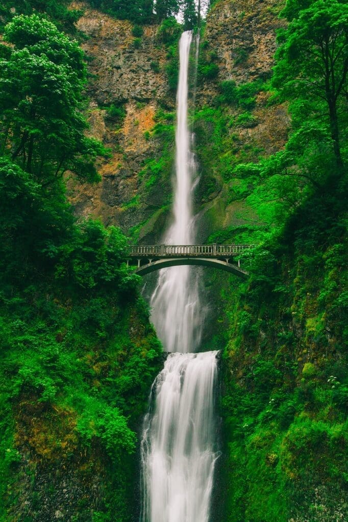 multnomah falls, oregon, tourism-2089902.jpg